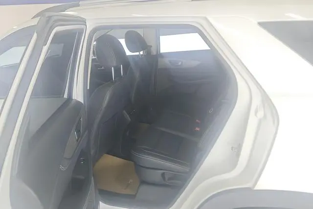 Dongfeng Fengguang Scenery S560 1.8L CVT Elite 7-seater country VI