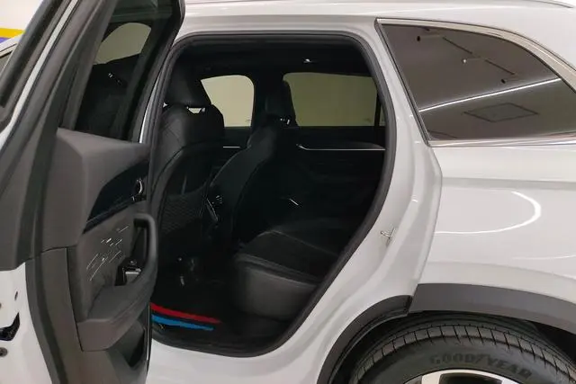 Geely Xingyue L 2.0TD high-power automatic two-wheel drive Skyrim version