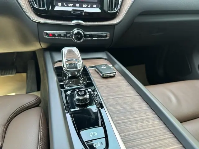 Volvo Volvo XC60 PHEV T8 four-wheel drive long battery life Zhiyuan Deluxe Edition