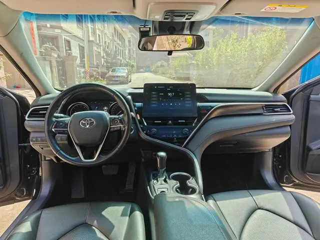 TOYOTA Camry 2.0G Deluxe Edition