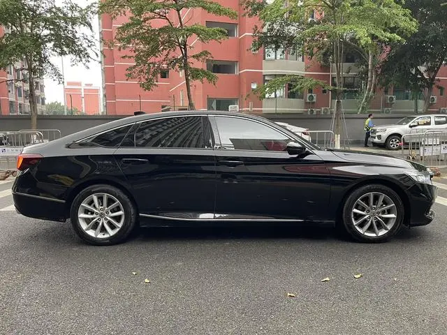 Honda Accord 260TURBO Deluxe Edition