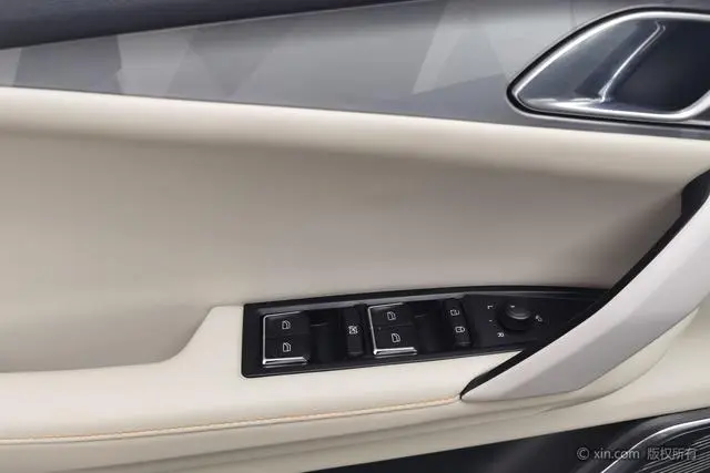 LYNK & CO Lynk & Co. 06 EM-P 84KM battery life version Pro