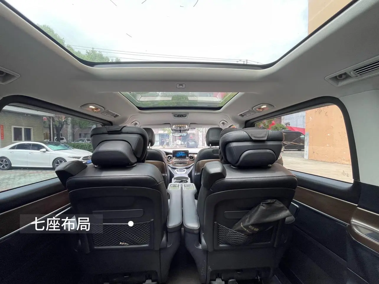 Mercedes-Benz Mercedes-Benz V-class V 260 L Long Wheelbase Premium Edition