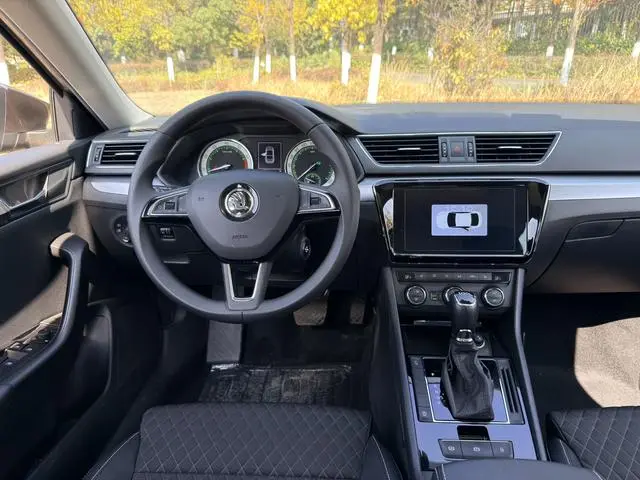 Skoda Speed pie ZI330 DSG Comfort Edition Country V