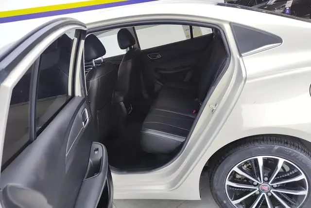 Roewe Roewe i5 1.5L automatic 4G Interconnection Linghao Ultimate Edition