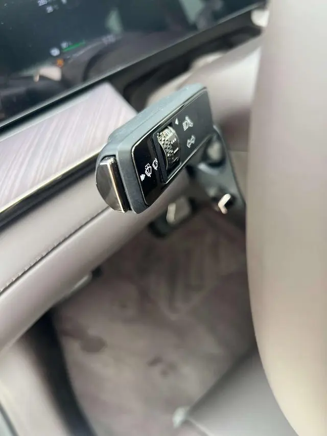 Denza Denza Z9 DM 1100 four-wheel drive Max version