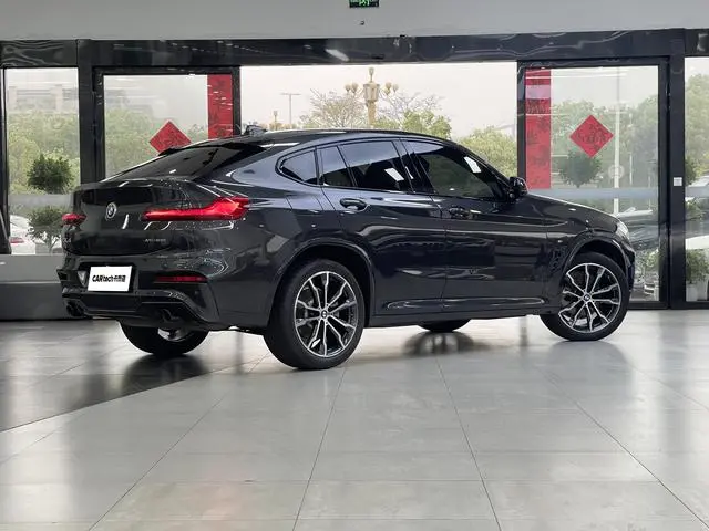 BMW BMW X4 xDrive25i M Sports Yao Ye Suit
