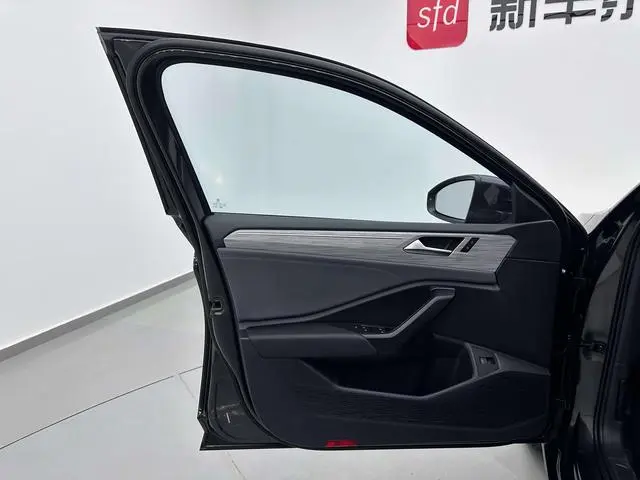 Volkswagen Sagitar 300TSI DSG Beyond Edition