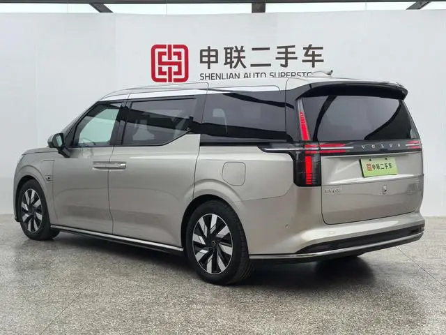 Volvo Volvo EM90 Ultra six seats