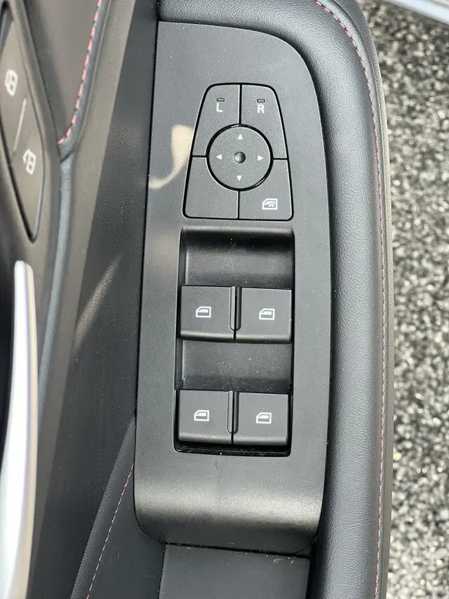 Roewe Roewe i5 1.5L CVT Deluxe Edition