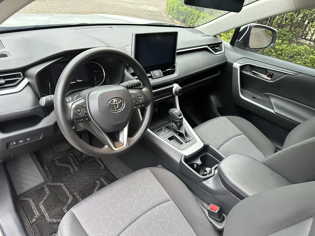 TOYOTA RAV4 Rongfang 2.0L CVT two-wheel drive fashion version