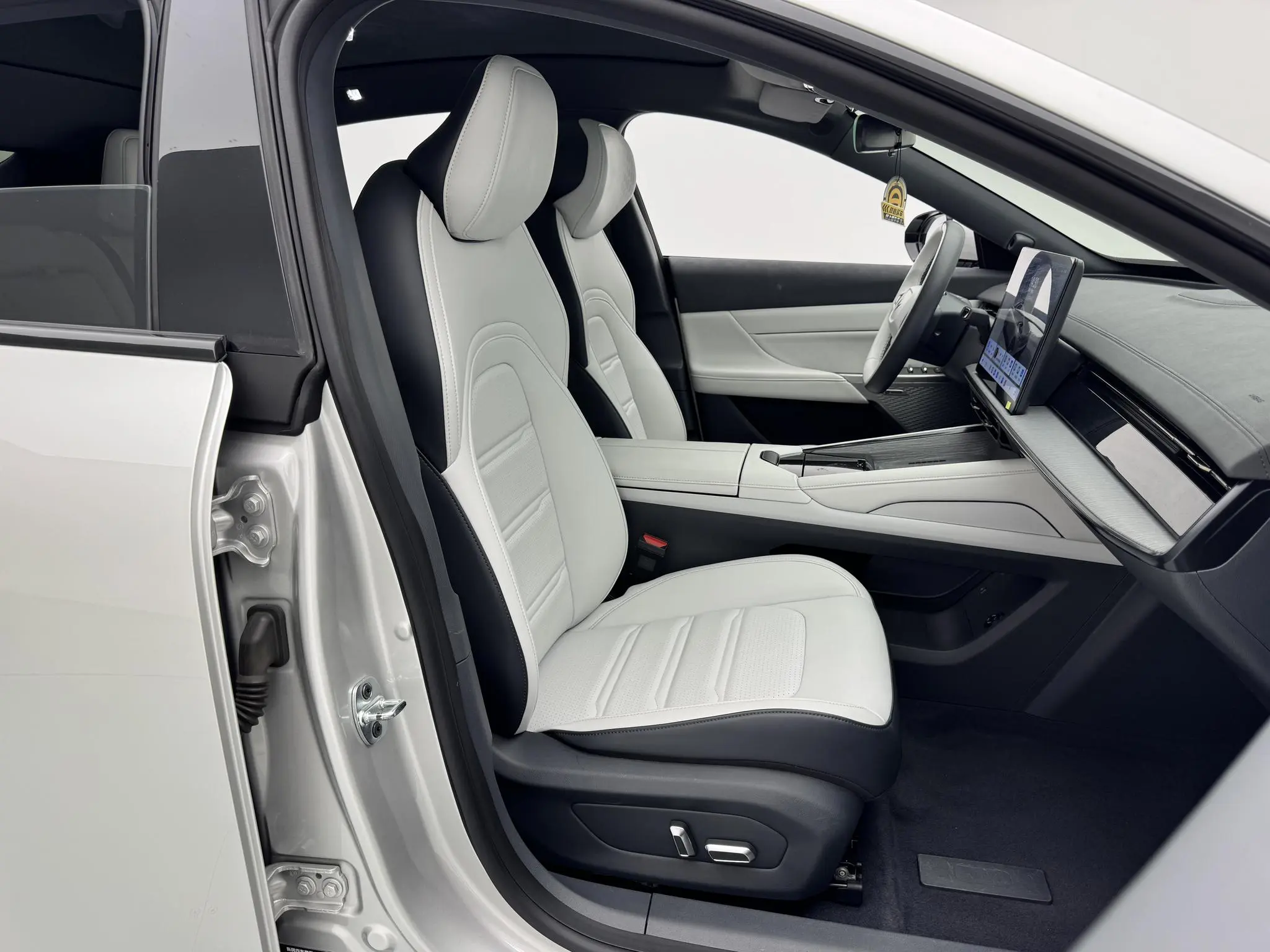 Dongfeng eπ eπ007 Pure electric 530Pro version