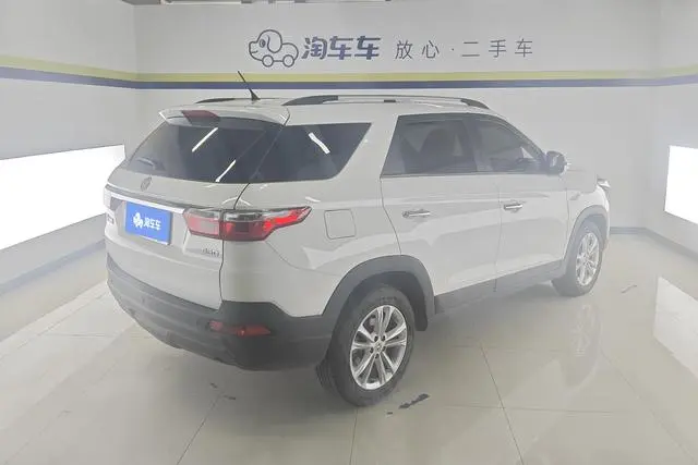 Dongfeng Fengguang Scenery S560 1.8L CVT Elite 7-seater country VI
