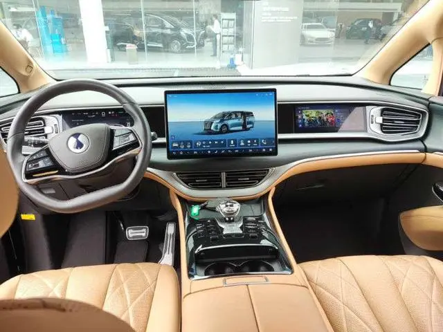 Denza Denza D9 EV Smart driving version 600 four-wheel drive flagship model