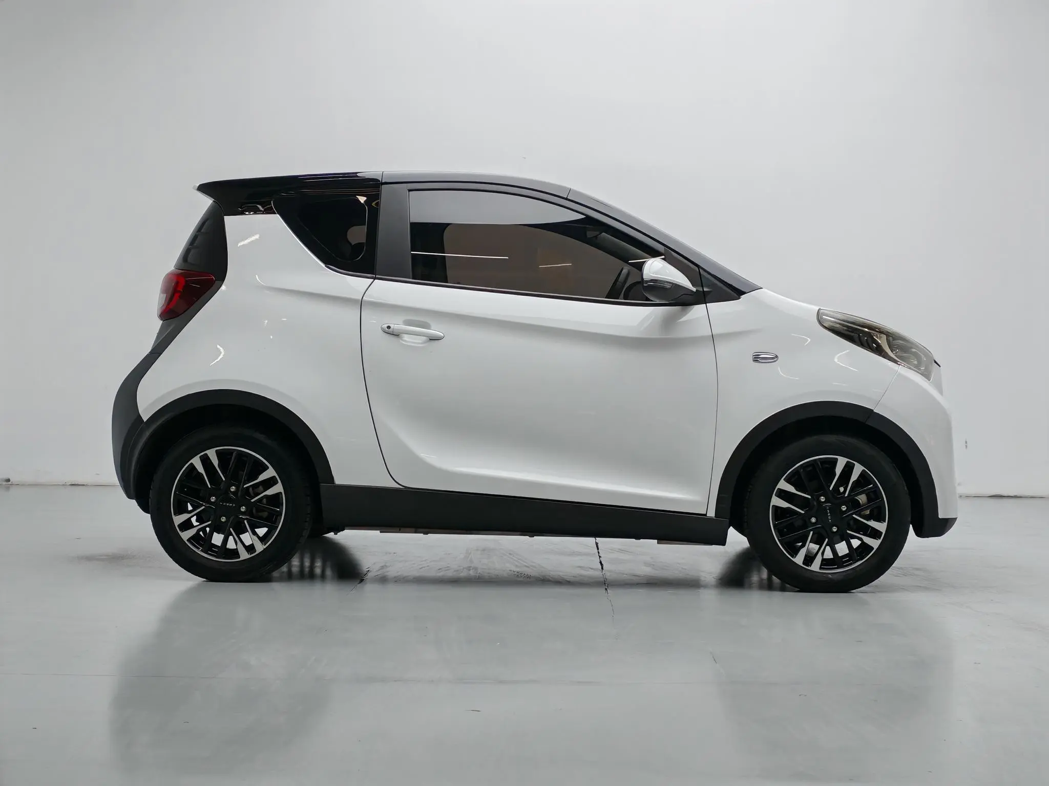 Chery Fulwin Little ant Sweet powder semi-sugar version lithium iron phosphate 30.7 kWh 30kW 301km