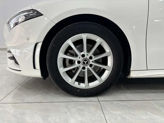 Mercedes-Benz Mercedes-Benz A-class A 200 L sports sedan fashion Version