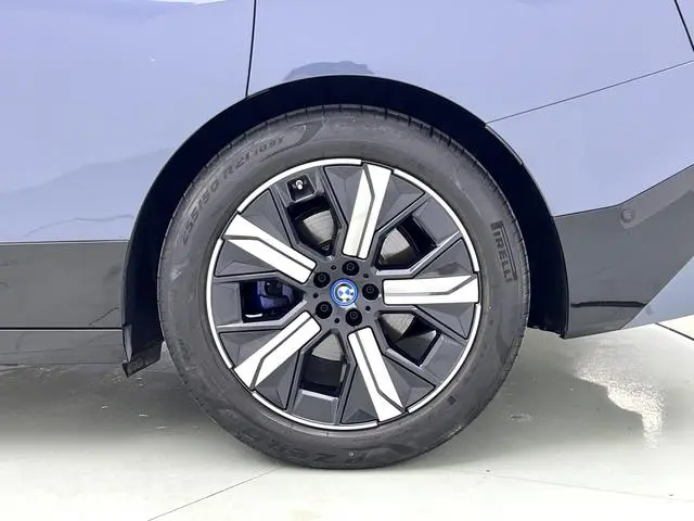 BMW BMW iX xDrive40