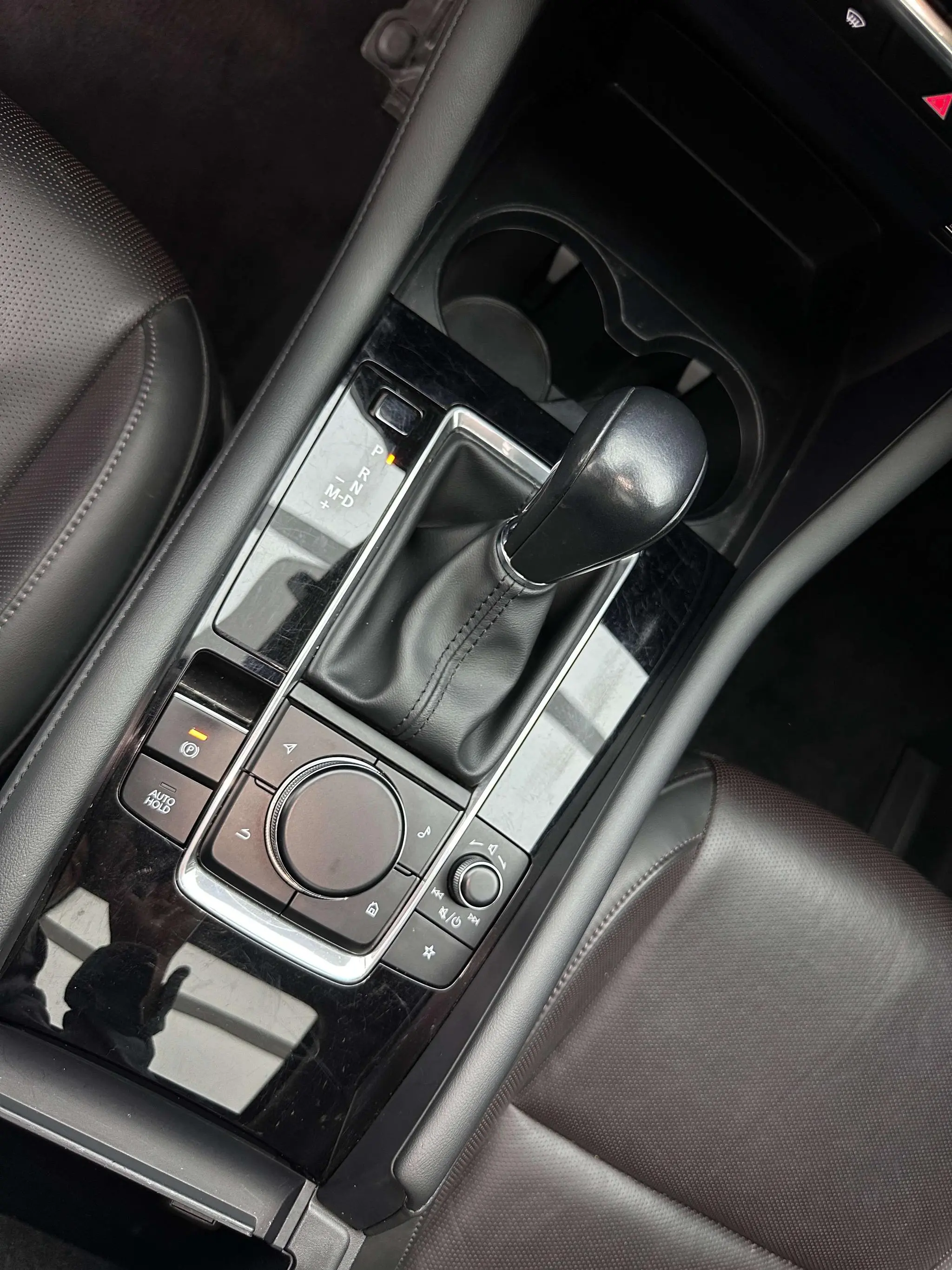 Mazda Mazda 3 Angkesaila 2.0L automatic quality dazzling version