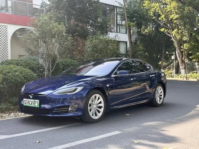 Tesla Model S 75D Standard battery life version