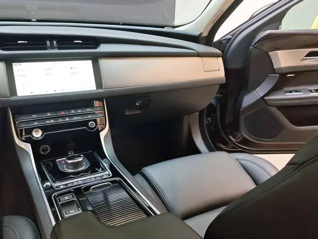 Jaguar Jaguar XFL 2.0T P200 two-wheel drive Elite Edition