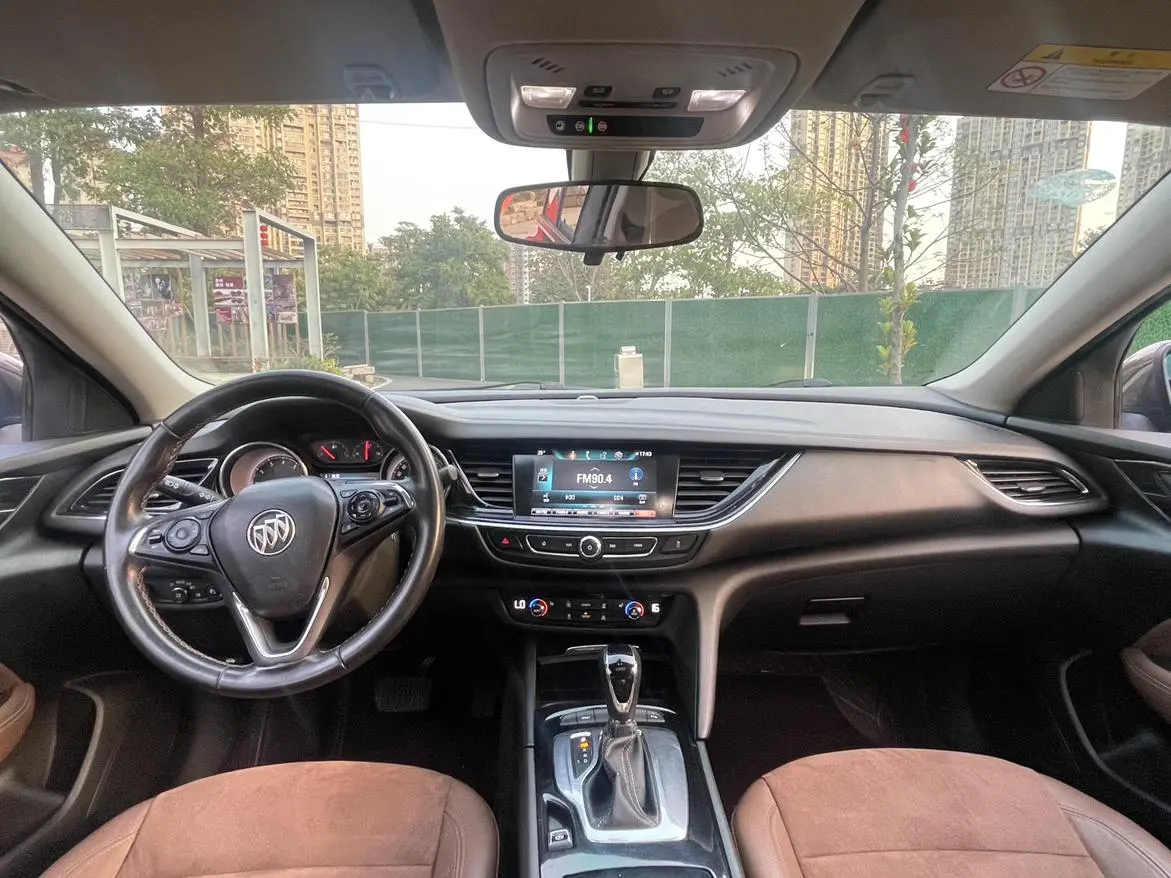 Buick Regal 20T Elite Country VI