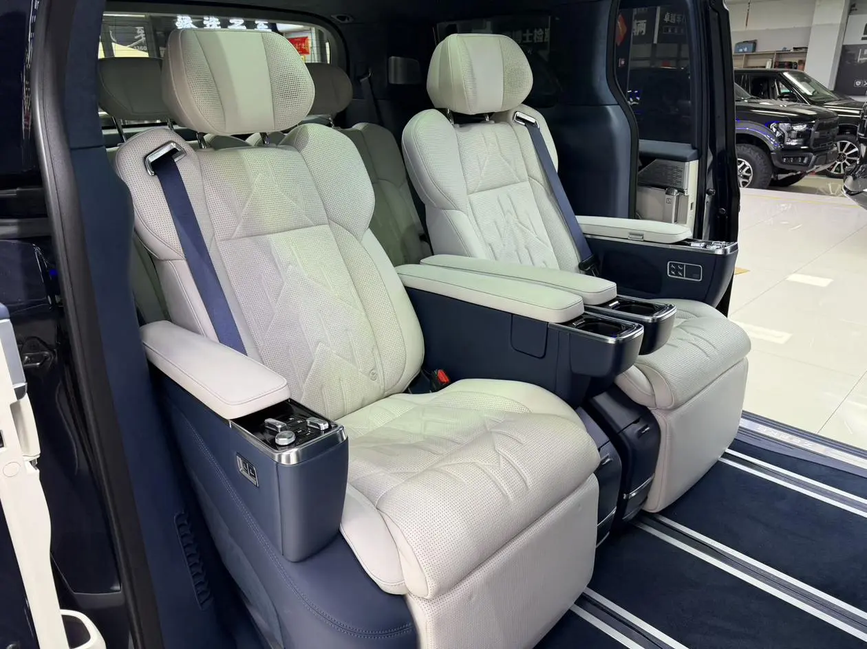 ZEEKR ZEEKR 009 Six-seater executive edition four-wheel drive 108kWh