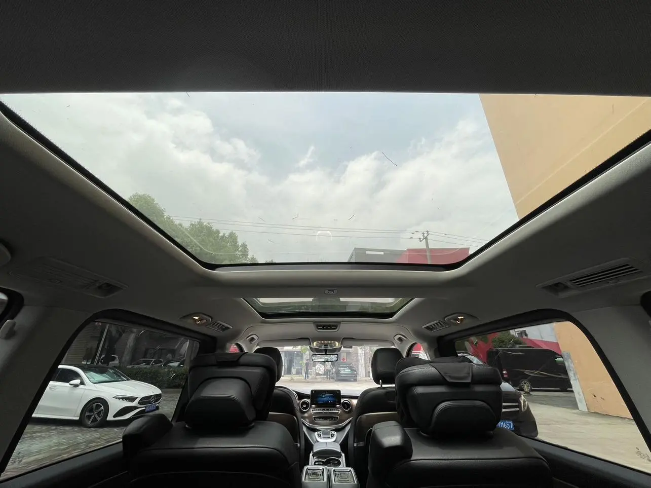 Mercedes-Benz Mercedes-Benz V-class V 260 L Long Wheelbase Premium Edition