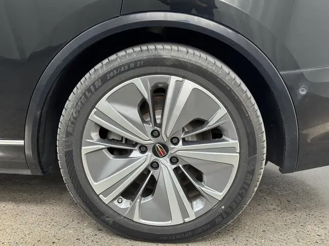 Hongqi Hongqi E-HS9 Facelifted 660km Qichang version six-seater