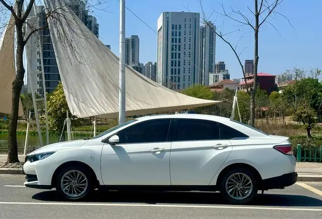 Venucia Qichen D60 1.6L XE CVT Smooth version