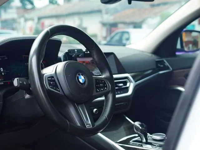 BMW BMW 3 Series 325Li M sports suit