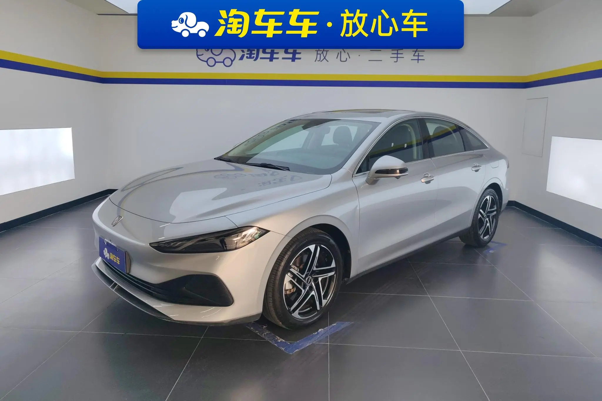Roewe Roewe D7 DMH 125 Ultimate Edition