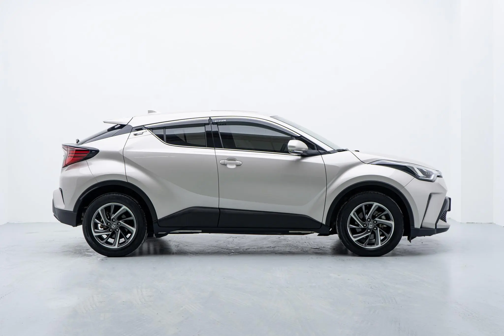 TOYOTA Toyota C-HR 2.0L Deluxe Edition