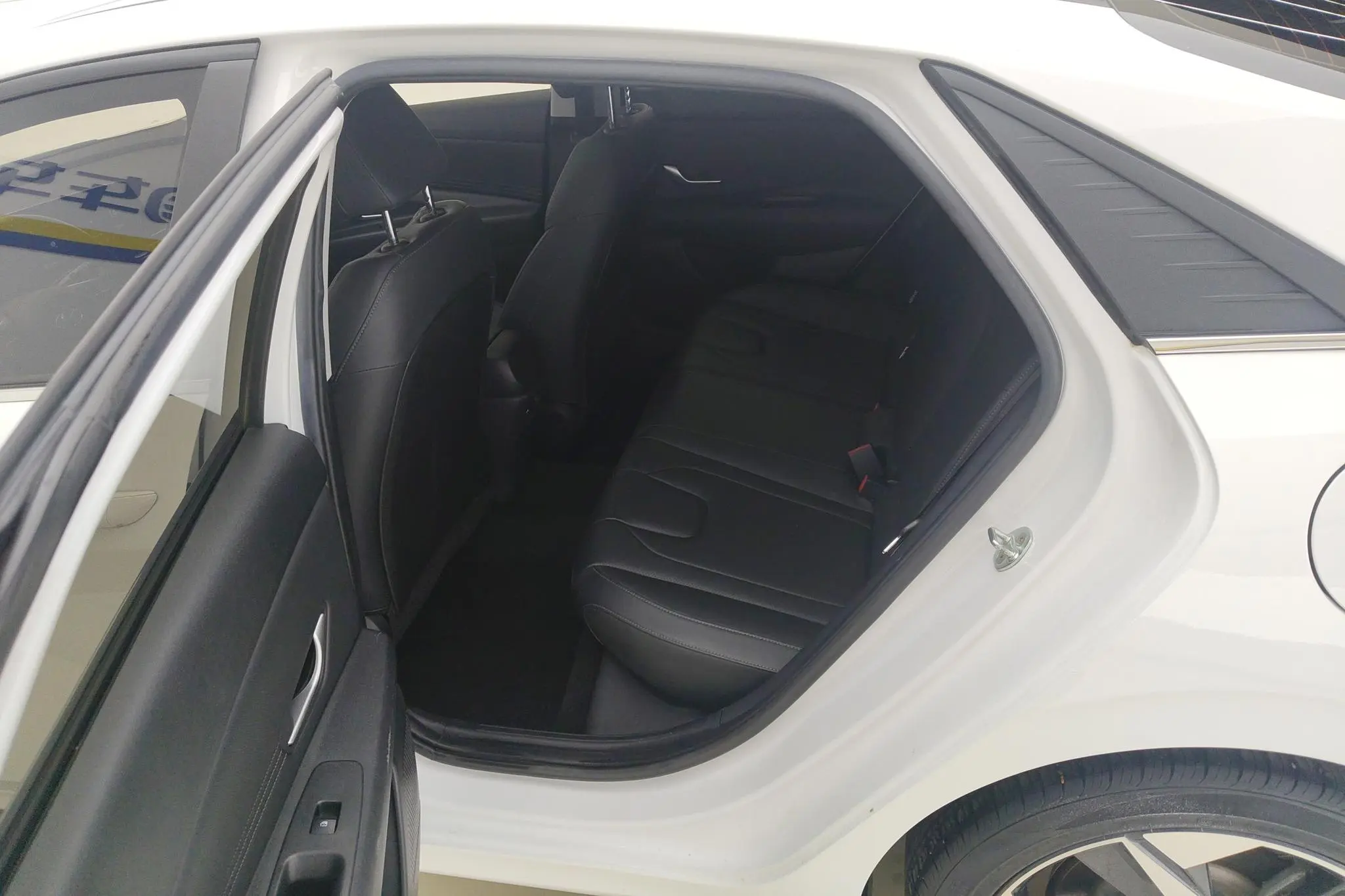 Hyundai Elantra 1.5L CVT LUX Premium Edition