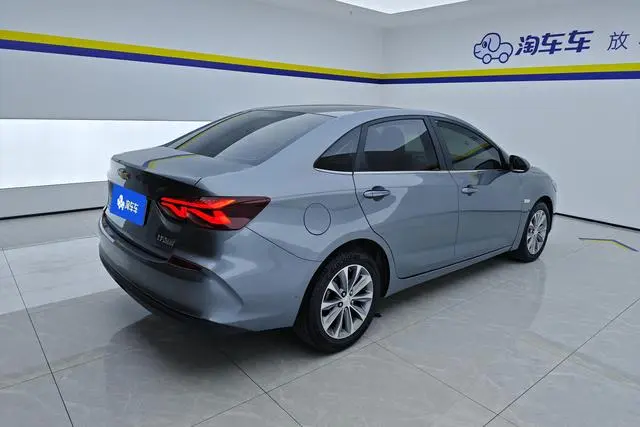 Chevrolet Cruze 320 automatic Enjoy Skylight version