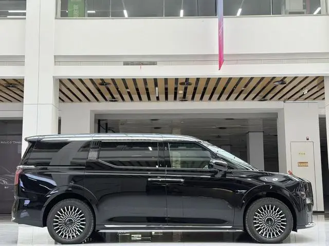 ZEEKR ZEEKR 009 Seven-seater aisle version four-wheel drive 108kWh