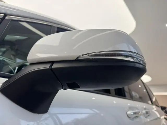 TOYOTA Saina 2.5L Hybrid Deluxe Edition