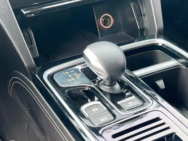 GAC Trumpchi GS8 390T two-wheel drive Luxury Zhilian Commemorative Edition