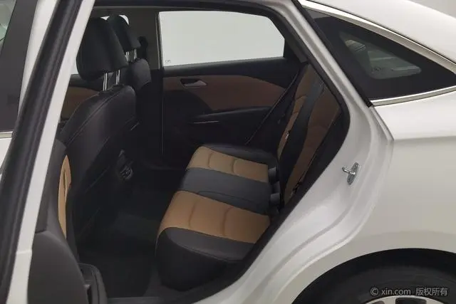 Chevrolet Cruze 320 automatic Enjoy Skylight version