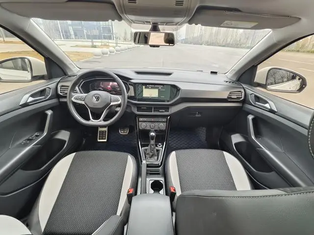 Volkswagen Exploring the shadow 1.5L automatic R-Line