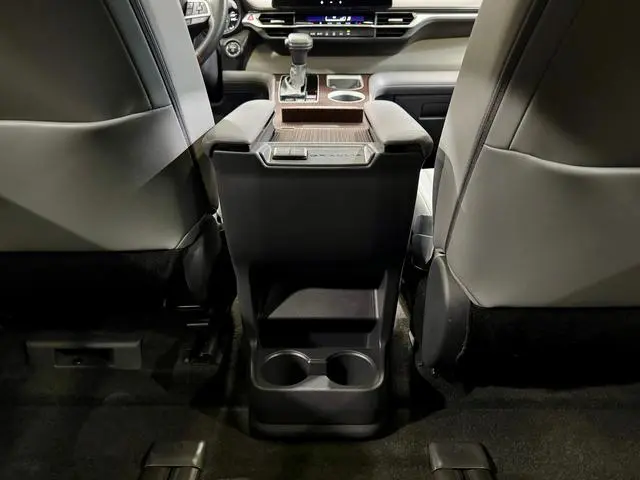TOYOTA Grevia Smart electric hybrid dual engine 2.5L two-wheel drive comfort version