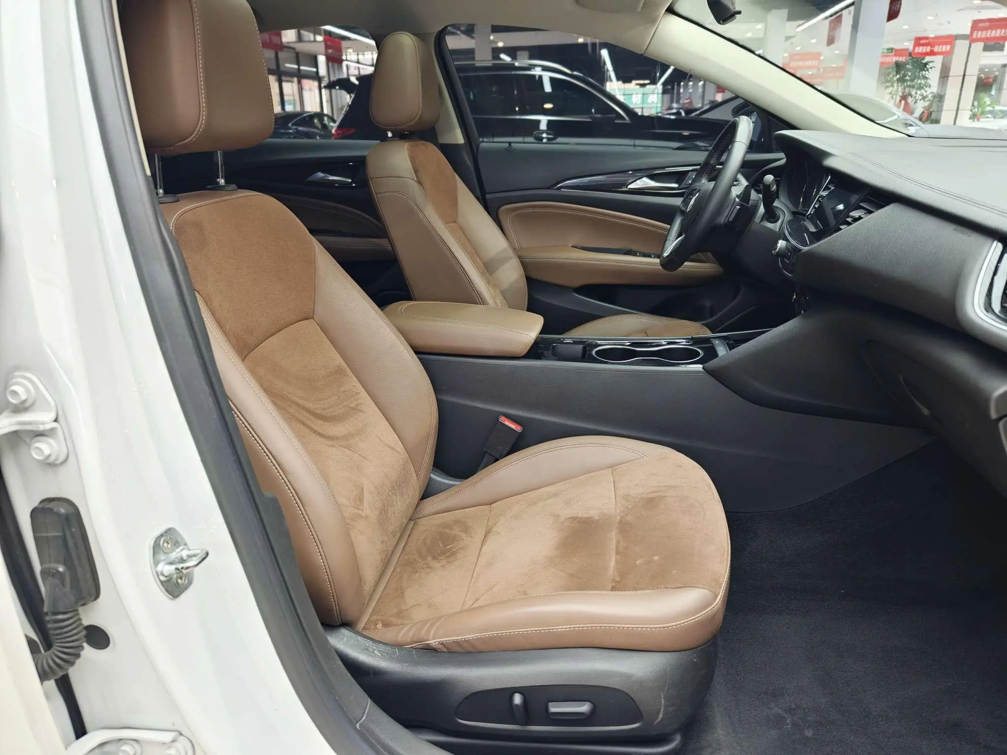 Buick Regal 552T luxury