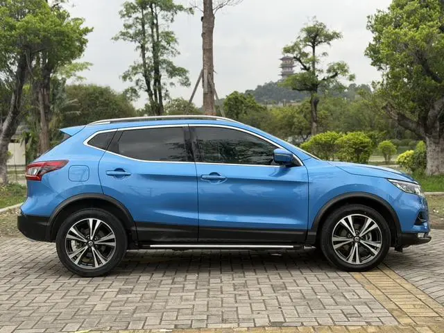 Nissan Qashqai 2.0L CVT Deluxe Edition