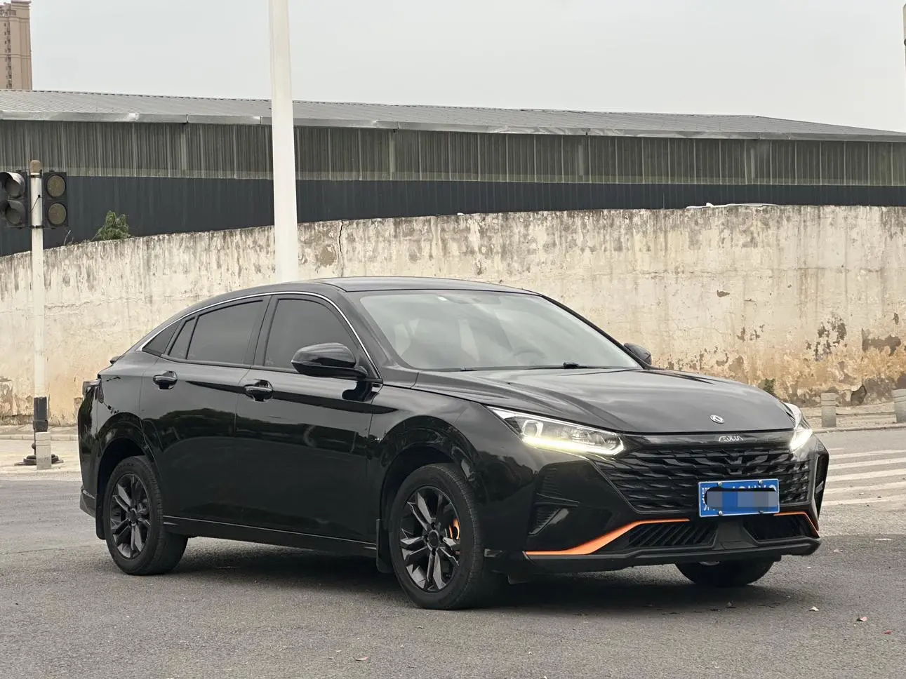 Dongfeng Fengshen Yi Hyun Mach Version 1.5L Automatic Glory Version