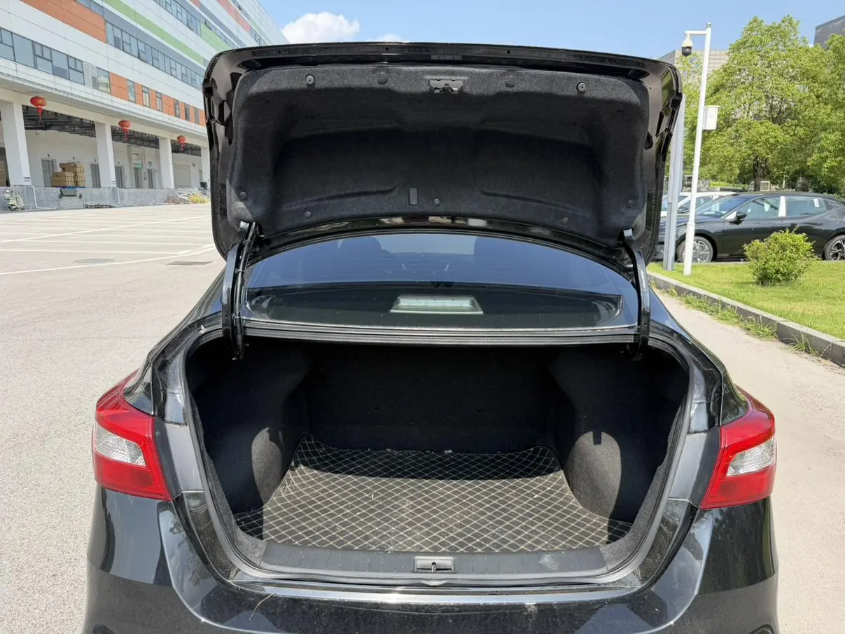 Nissan Xuan Yi Classic 1.6 XE CVT Comfort Edition