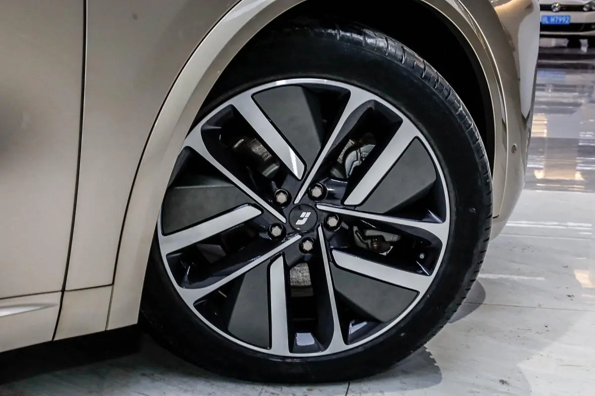 Li Auto Ideal L9 Max version