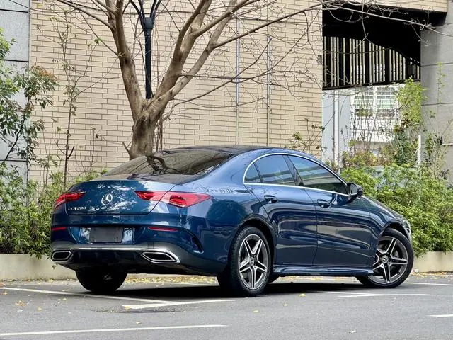 Mercedes-Benz Mercedes-Benz CLA CLA 200 four-door coupe