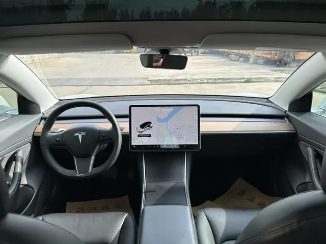Tesla Model 3 Long battery life, rear-wheel drive version
