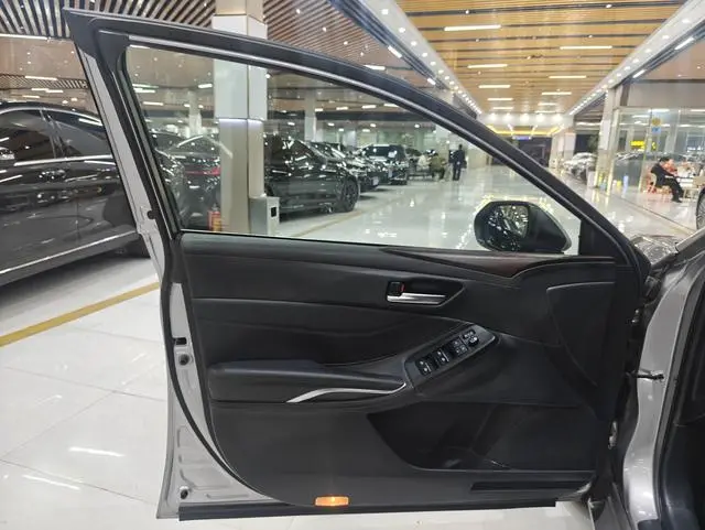 TOYOTA Asian dragon 2.0L Deluxe Edition Country VI