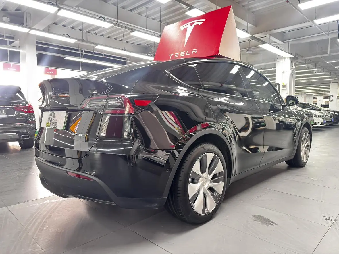 Tesla Model Y Facelifted rear-wheel drive version