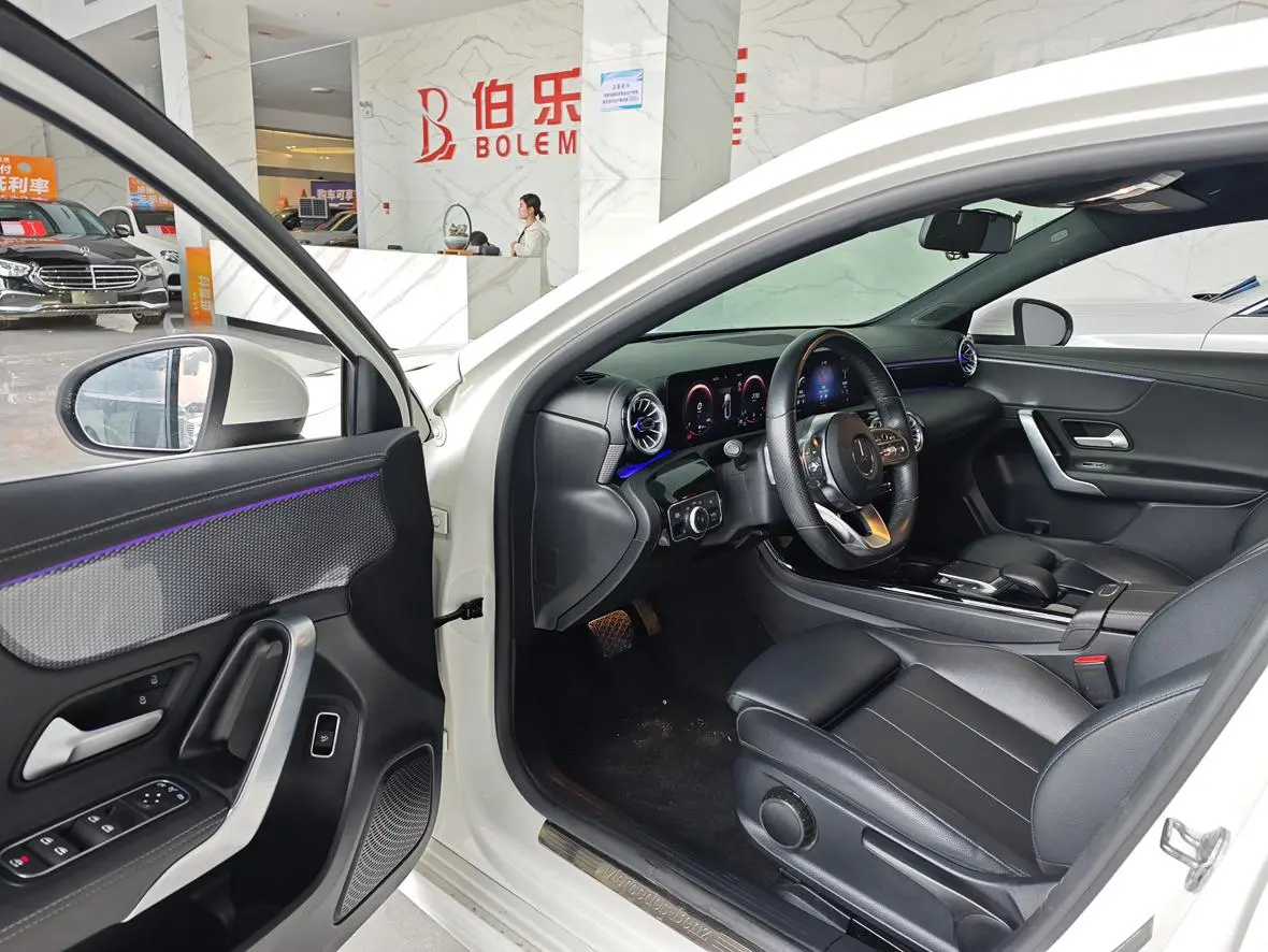 Mercedes-Benz Mercedes-Benz A-class Second facelift A 200 L sports sedan fashion version